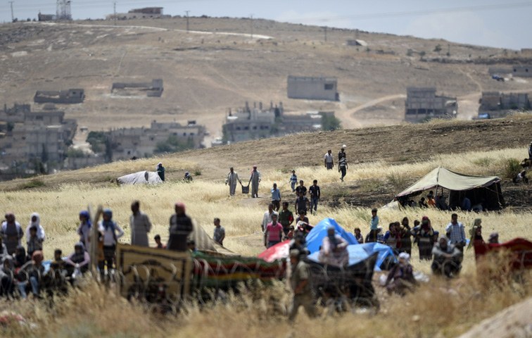 Syrische Kurden bei Suruç an der Grenze zur Türkei