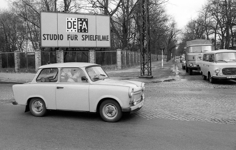 Der Eingang zu den DEFA-Studios in Babelsberg 1990