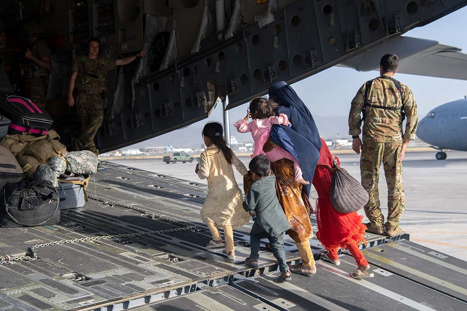 Flucht ist immer: 2021 auf dem Kabuler Flughafen