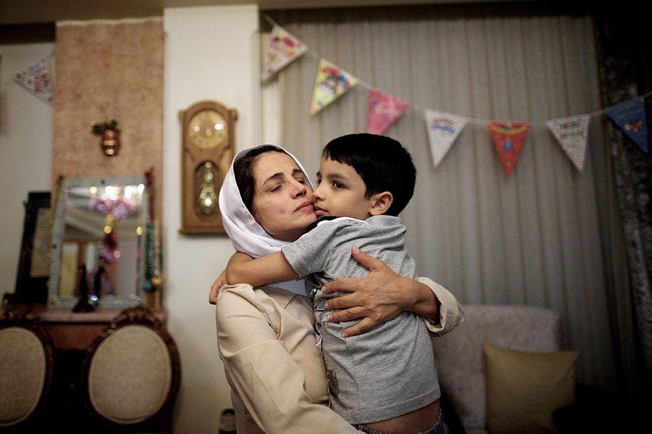 Nasrin Sotoudeh 2013 mit ihrem Sohn Nima, nachdem sie aus dreijähriger Haft freigelassen worden war