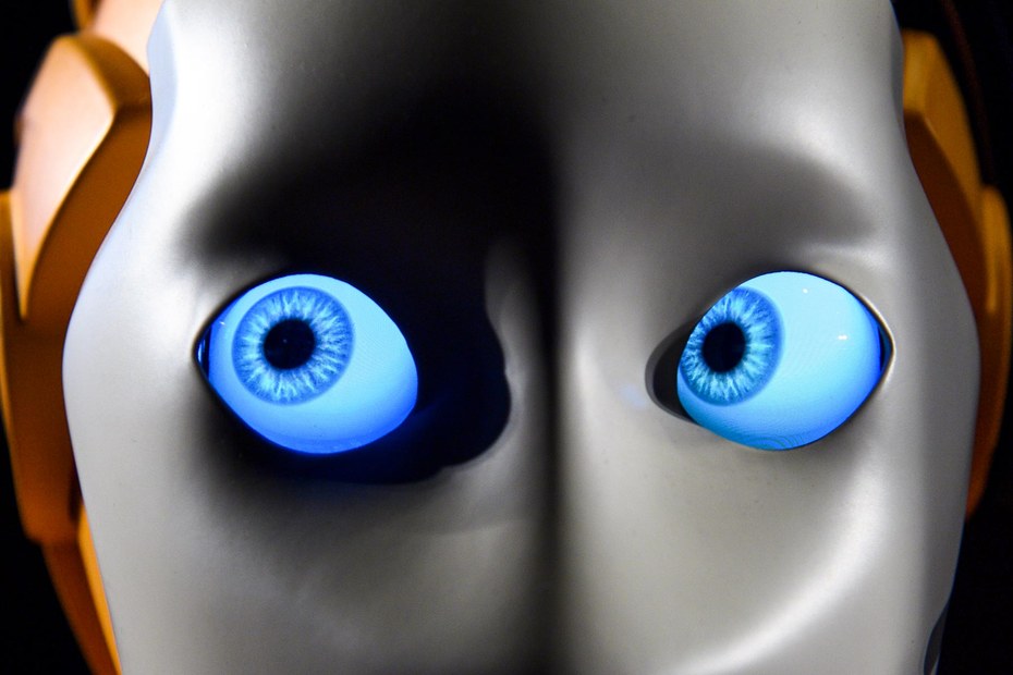Sogar der humanoide Roboter „Ari“ sieht besorgt aus