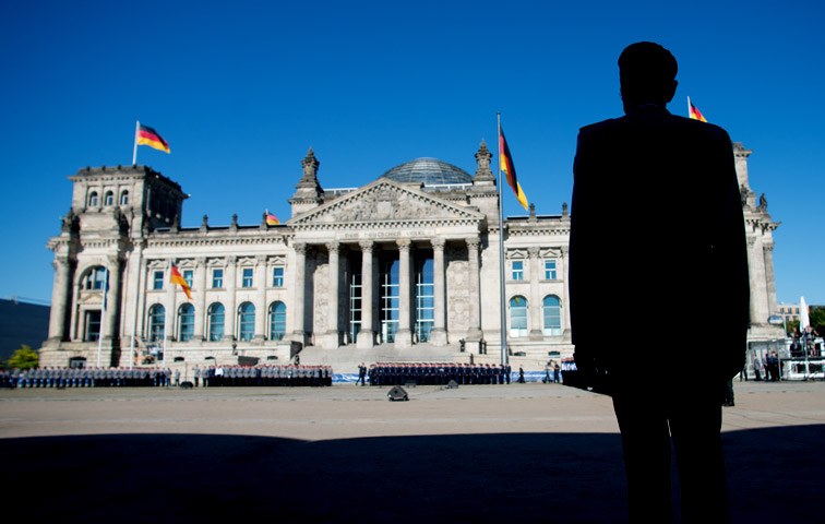 Aus dem Schatten: Das Lobbyisten-System im Bundestag muss geändert werden