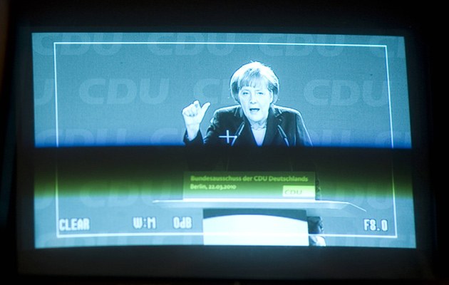 Merkel da, Mikro an – und schon kann das Staatsfernsehen beginnen. Oder?