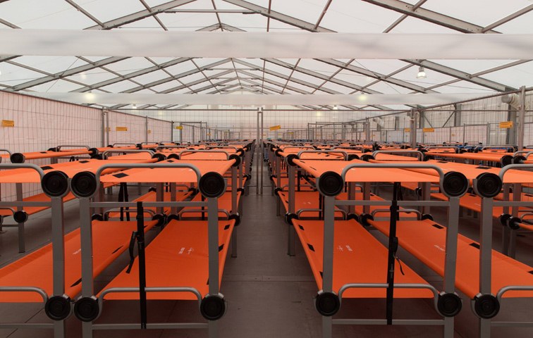 Notunterkunft für bis zu 700 Flüchtlinge auf dem Gelände einer Kaserne in Karlsruhe