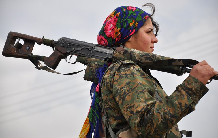 Milizionärin der kurdischen Women’s Protection Units in Nordsyrien