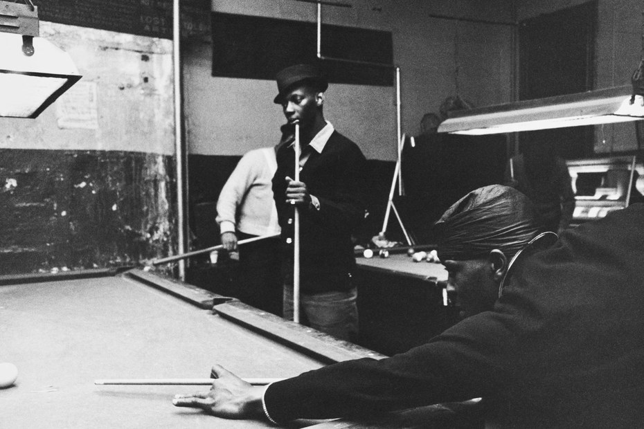 Harlem, 1975: Junge Männer in einer Bar