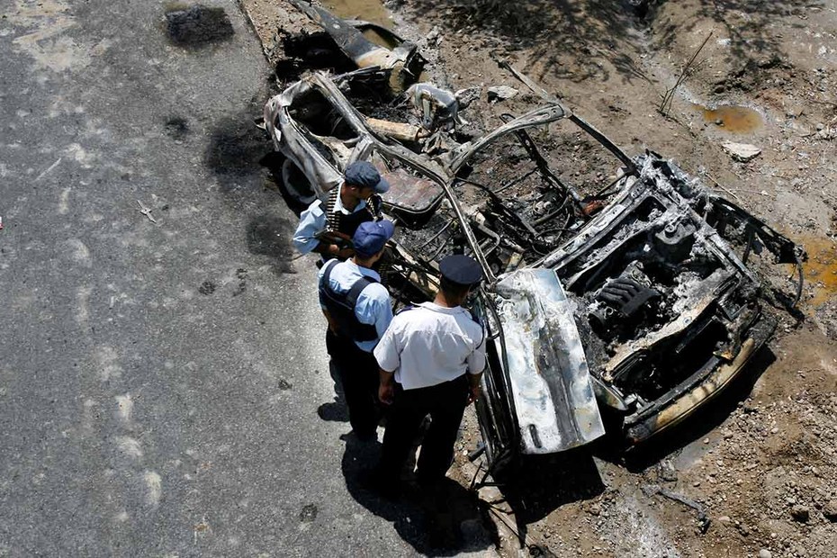 Tatort eines Autobombenanschlags im Irak, während des Krieges im Jahr 2006