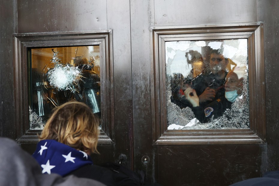 Szene von der Erstürmung des Kapitols am 6. Januar. Viele Bilder, die man an diesem Tag sah, zeigten nicht das ganze Ausmaß der Gewalt