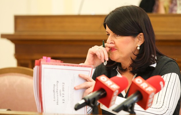 Salzburgs Landeshauptfrau Gabi Burgstaller (SPÖ) hat 800 Millionen Euro aus dem Blick verloren