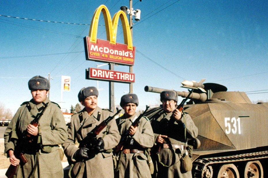 Russische Soldaten bleiben russische Soldaten, auch wenn sie zwischendurch mal US-Fast-Food essen