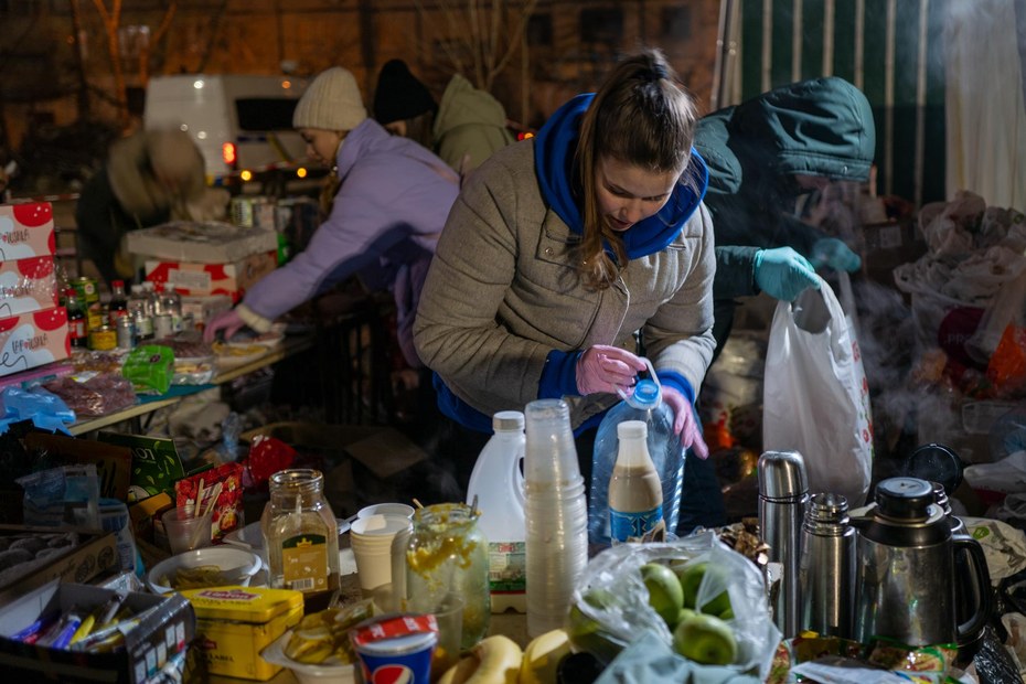 Freiwillige Helfer:innen in Dnipro in der Ukraine