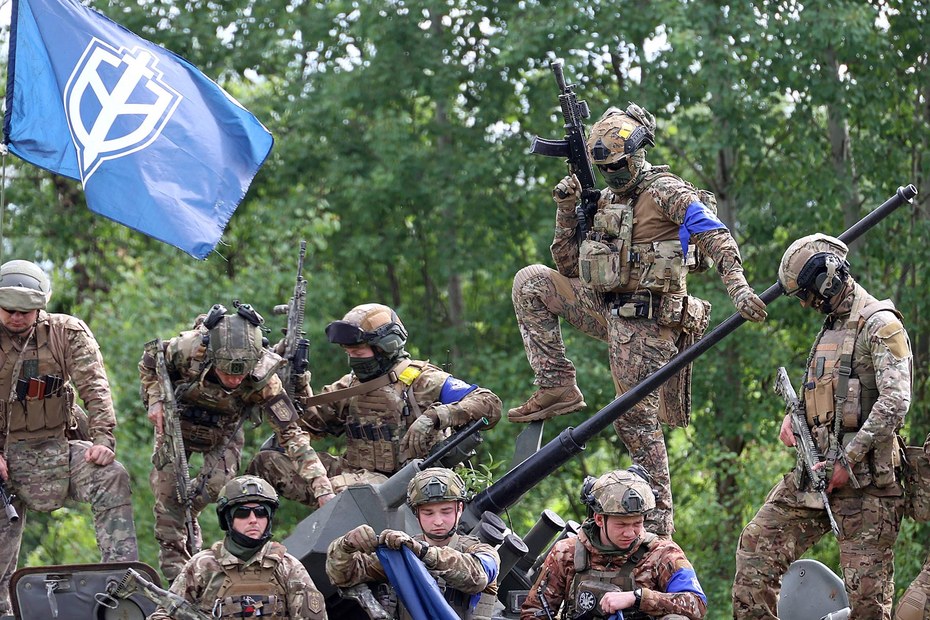 Mitglieder der „Legion Freiheit Russlands“ und des „Russischen Freiwilligen-Korps“ am 24. Mai im Norden der Ukraine nahe der Grenze zu Russland