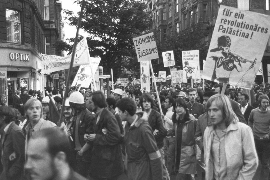 Demo der Außerparlamentarischen Opposition am 4. September 1969 in Westberlin, wo es am 9. November desselben Jahres zum versuchten Anschlag auf ein Jüdisches Gemeindehaus kam