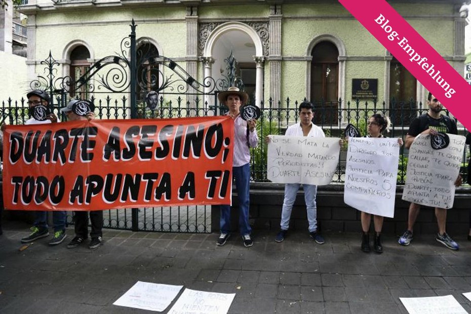 Im Mordfall des Fotojournalisten Ruben Espinosa und der Menschenrechtsaktivistin Nadia Vera fordern Demonstranten Gerechtigkeit