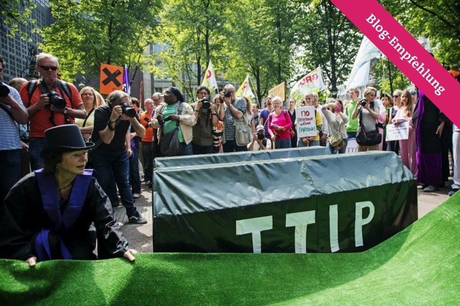 Kreativer Protest gegen TTIP. Begraben ist das Freihandelsabkommen jedoch bei weitem nicht