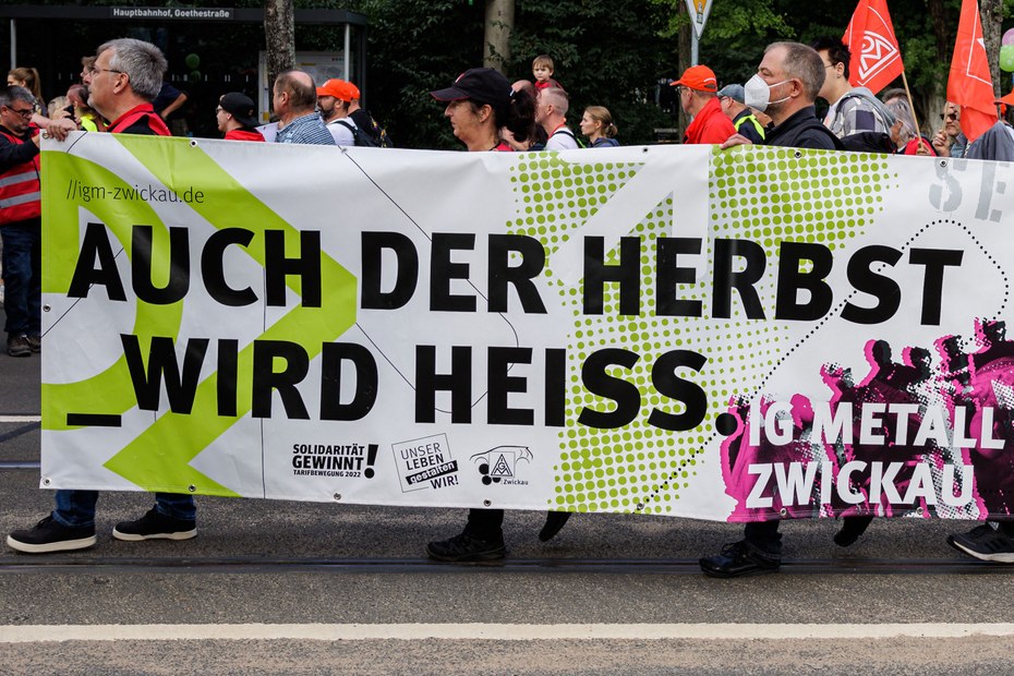 Protest in Leipzig: Mitglieder der IG Metall fordern mehr Lohn