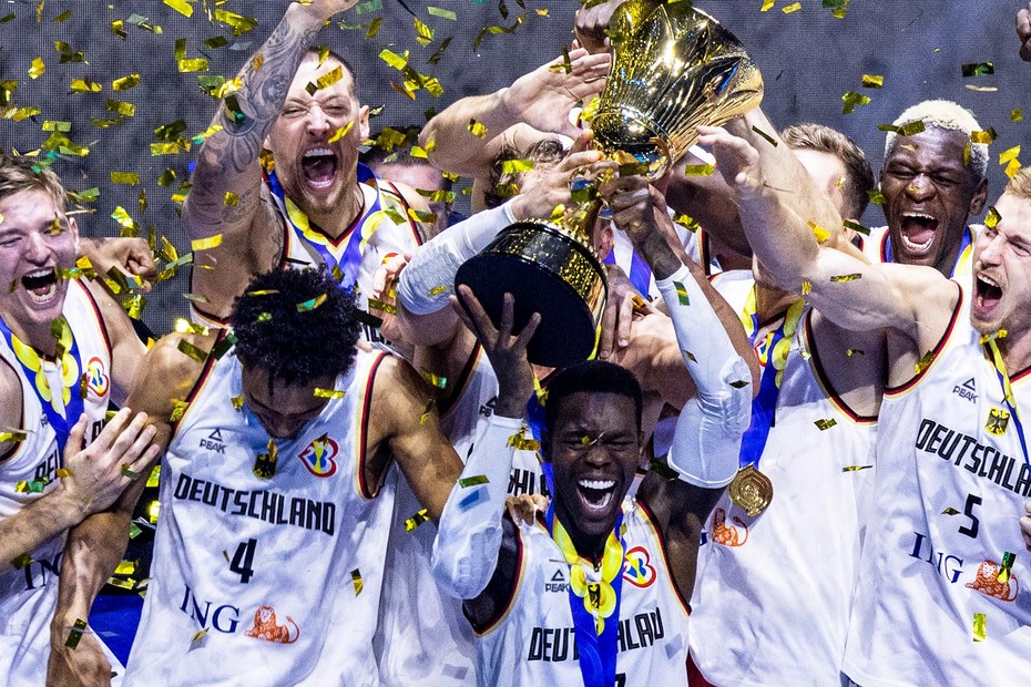 Zum ersten Mal überhaupt Weltmeister im Basketball: Das deutsche Nationalteam wird getragen von Spielern, die ihren Beruf in den USA ausüben, wo sie in ihrer Sportart das höchste Niveau vorfinden.