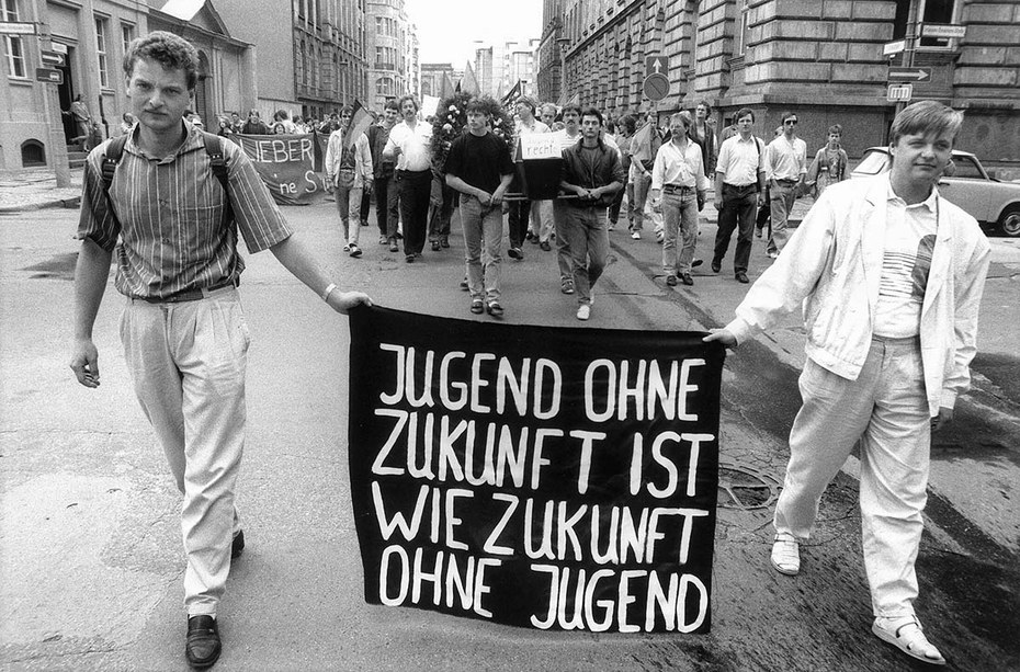 Berlin, 1. Juli 1990: Jugendliche demonstrieren für eine eigenständige DDR