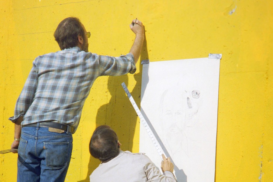 Grafittikünstler an der Berliner Mauer, um 1989
