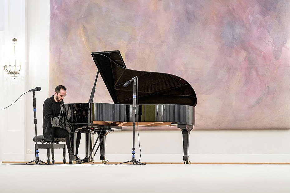 Der Pianist Igor Levit bei einer Darbietung im Schloss Bellevue im April 2020
