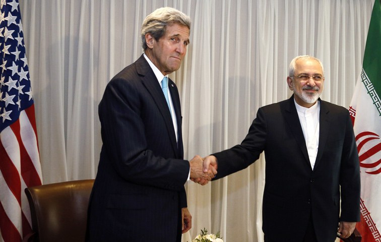 Außenministertreffen in Genf: John Kerry (USA) beim Händeschlag mit Javad Zarik (Iran)