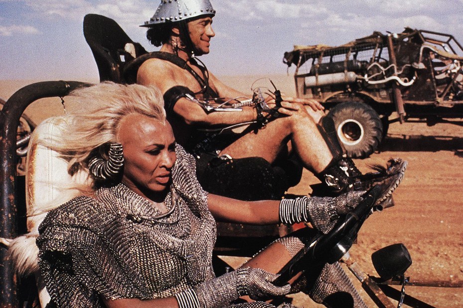 Tina Turner als Aunty Entity in „Mad Max – Jenseits der Donnerkuppel“