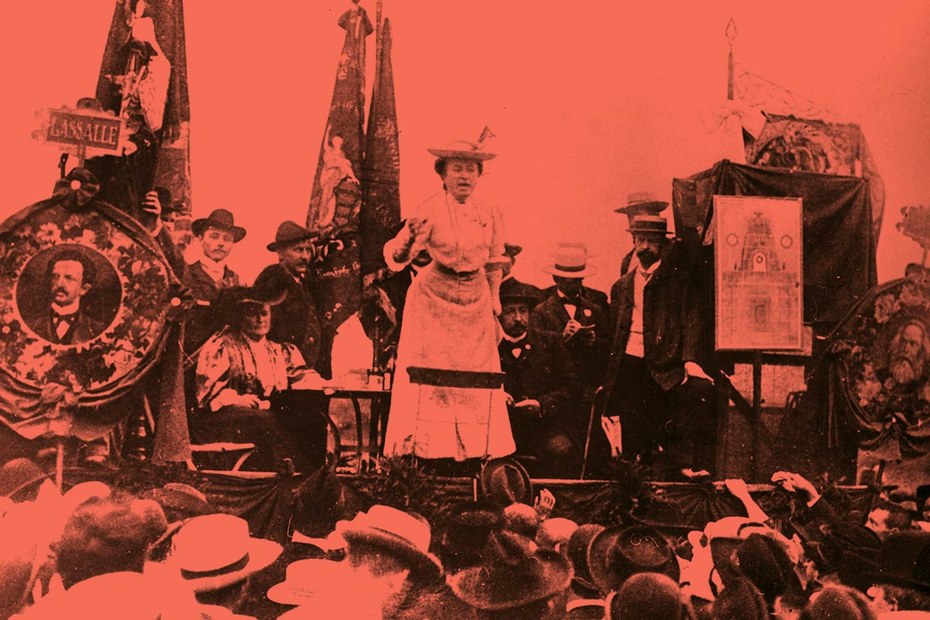 Rosa Luxemburg bei einer Rede in Stuttgart im Jahr 1907