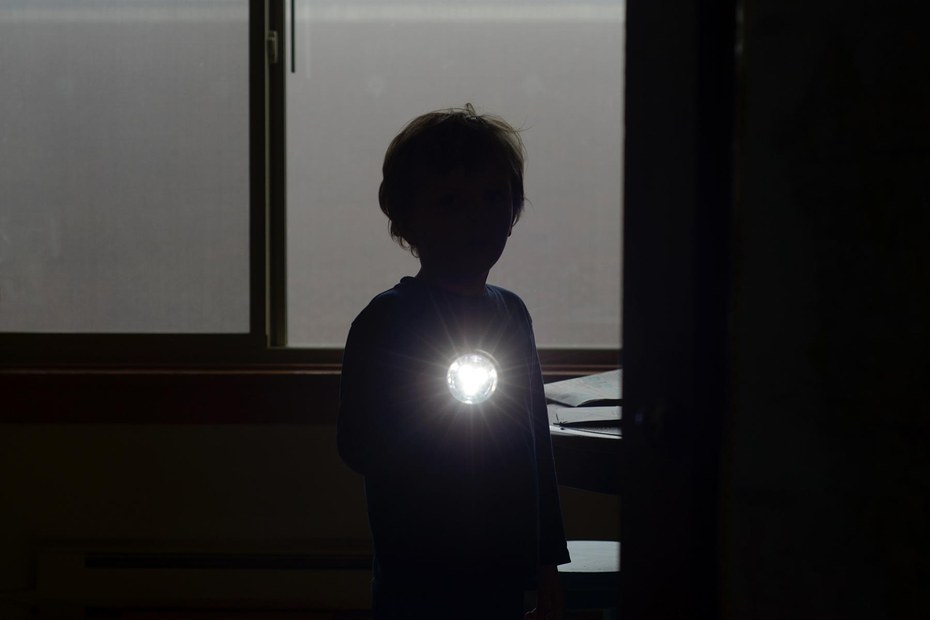 Die umfassende Chatkontrolle, wie sie die EU-Kommission plant, soll Licht ins Dunkelfeld von Kindesmissbrauch bringen