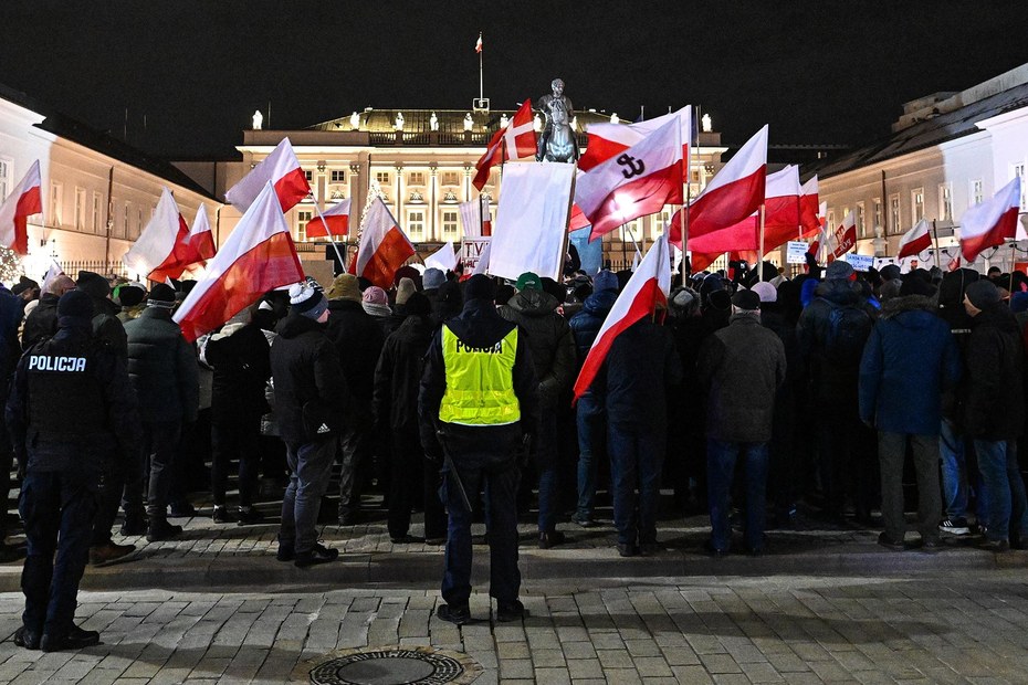 Die Verhaftung zweier Oppositionspolitiker im Präsidentenpalast führt zu Protesten in Polen