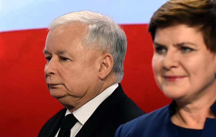 Jarosław Kaczyński und seine Novizin Beata Szydło