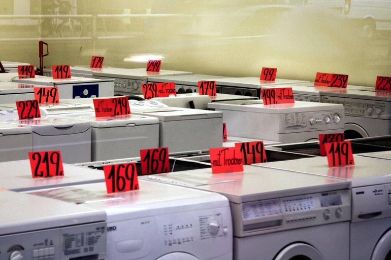 Bürgergeldbezieher dürfen Waschmaschinen als Geschenk behalten, Menschen in der Grundsicherung wird so ein Geschenk vom Regelbetrag abgezogen
