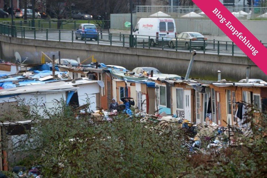 Es geht nicht um Roma, sondern es geht um arme Menschen egal welcher Ethnie, die in Slums in Berlin, Bukarest oder – wie hier auf dem Bild aus dem Jahr 2012 – in Paris leben