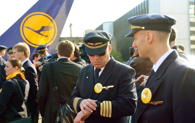 Streikende Lufthansa-Piloten am 2. Mai am Frankfurter Flughafen