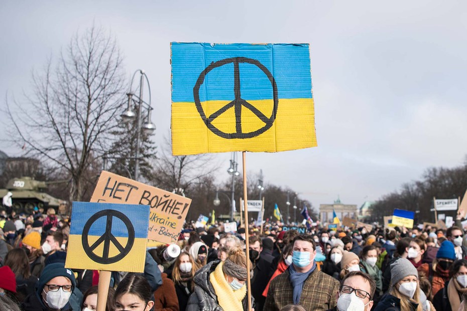 Viele Menschen in Deutschland wünschen sich Frieden in der Ukraine. Die Frage ist nur: was für ein Frieden?