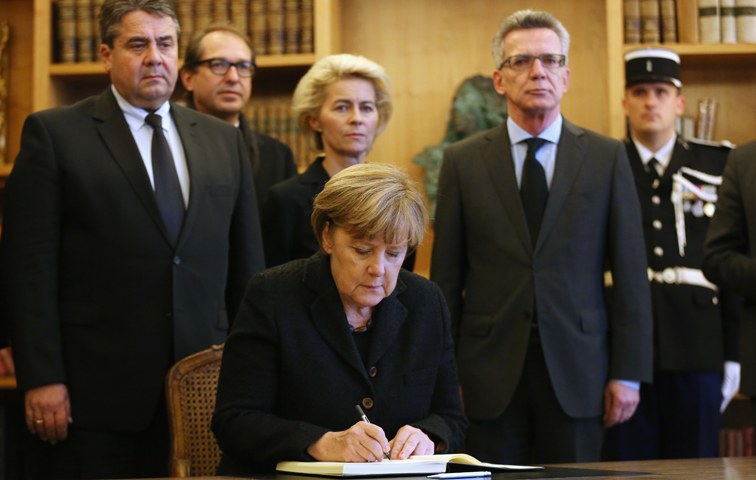 Angela Merkel bot den Freunden outre-Rhin „jedwede Unterstützung“ an