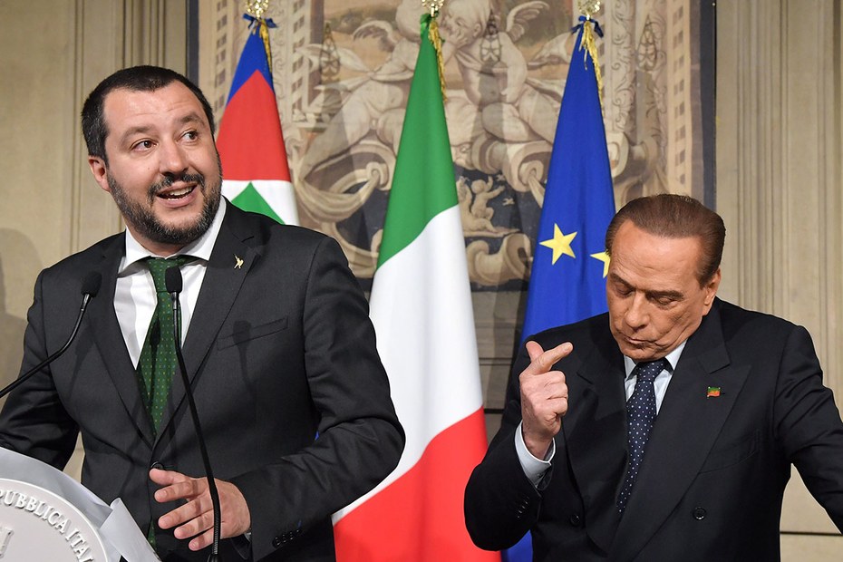 Silvio Berlusconi (rechts) taktiert und hofft auf Matteo Salvini