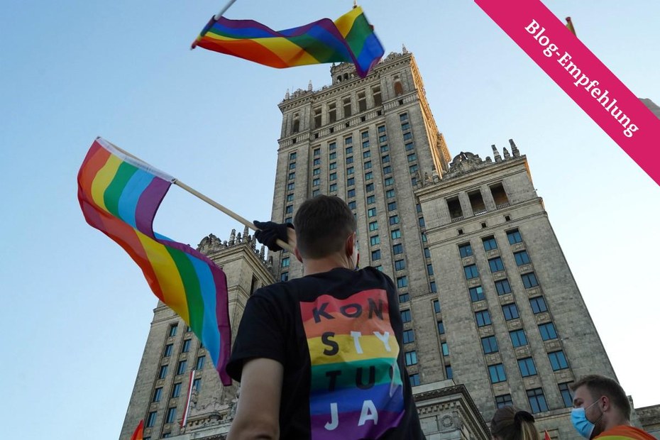 Am 8. August 2020 demonstrieren in Warschau Tausende gegen die Verhaftung der LGBT-Aktivist*in Margot