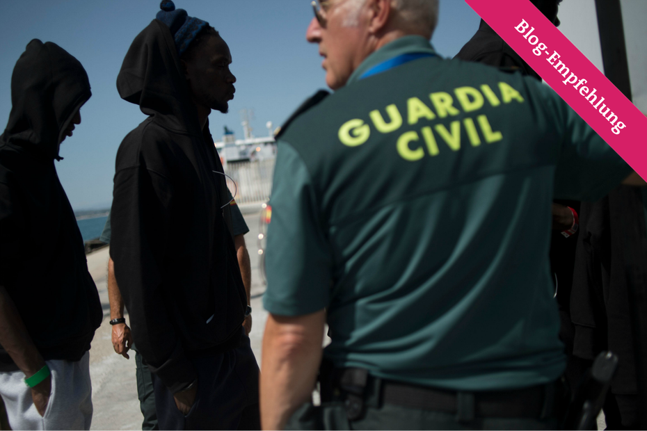 Europäische "Willkommenskultur": Die spanische Guardia Civil steht Wache