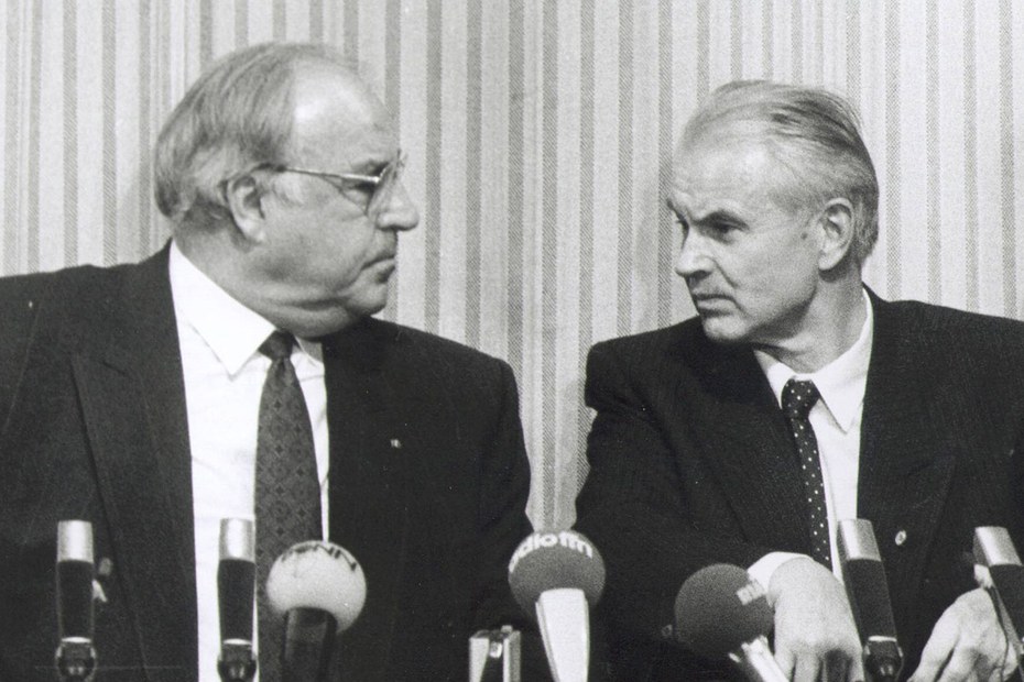 Helmut Kohl und Hans Modrow 1989 in Dresden