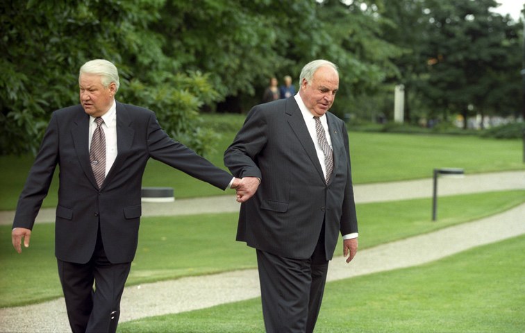 Was fesselt da Boris Jelzins Aufmerksamkeit stärker als Helmut Kohl?