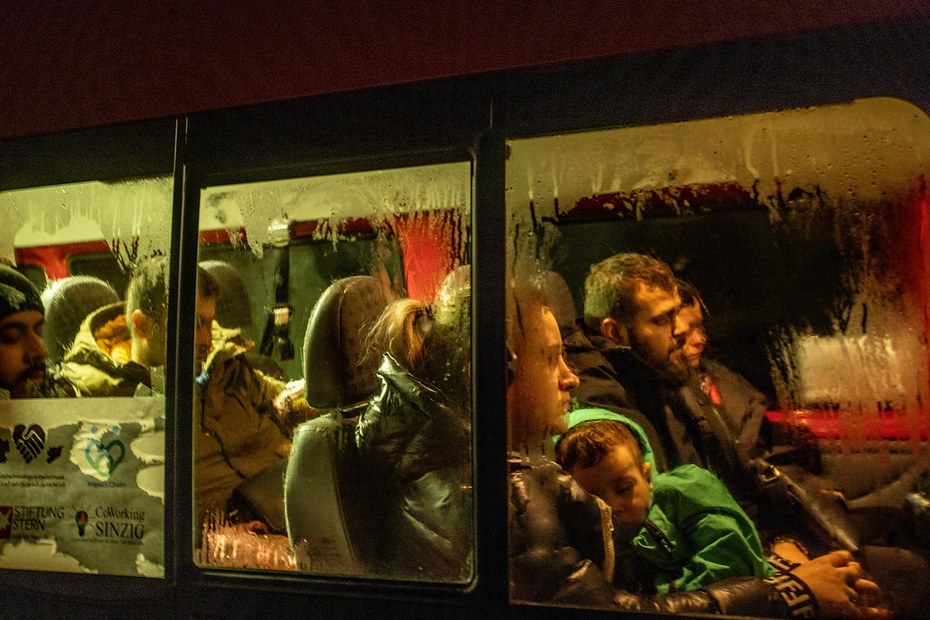 Syrische Geflüchtete aus Deutschland auf der Fahrt zurück aus der Ukraine, wo sie Hilfsgüter hingebracht hatten