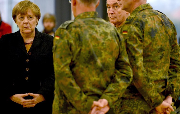 Angela Merkel auf Stippvisitite bei der Truppe