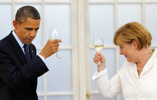 Obama und Merkel toasten sich hier zu. Aber zu feiern gibt es derzeit wenig