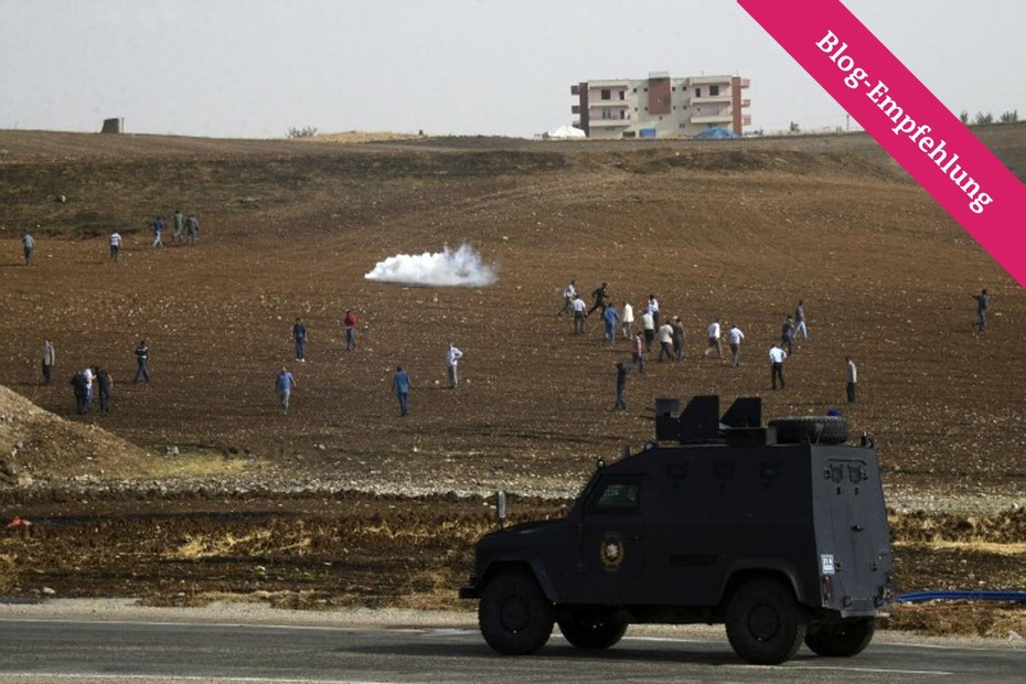 Türkische Polizei geht mit Tränengas gegen kurdische Demonstranten vor, die versuchen, in die Stadt Silvan zu gelangen