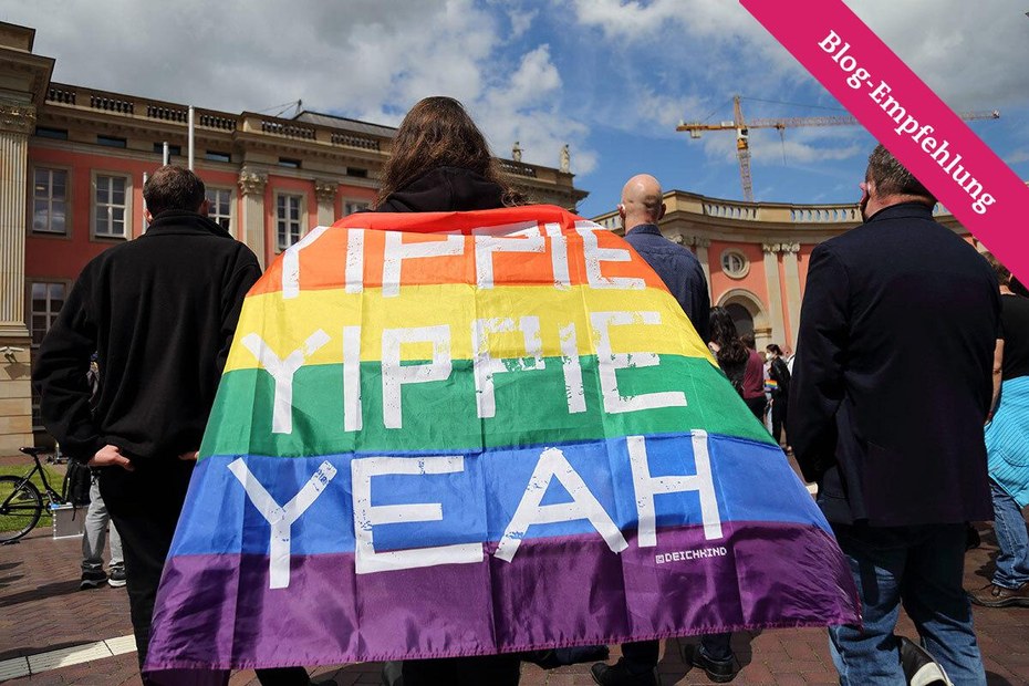 Vergangene Woche begingen viele Menschen den Internationalen Tag gegen Homo-, Bi-, Inter- und Transphobie (kurz: IDAHOBIT) mit Kundgebungen, wie hier in Potsdam