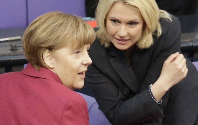 Denkfehler der Quote (Schwesig): Mächtige Frauen setzen sich nicht automatisch für Frauenrechte ein (Merkel)