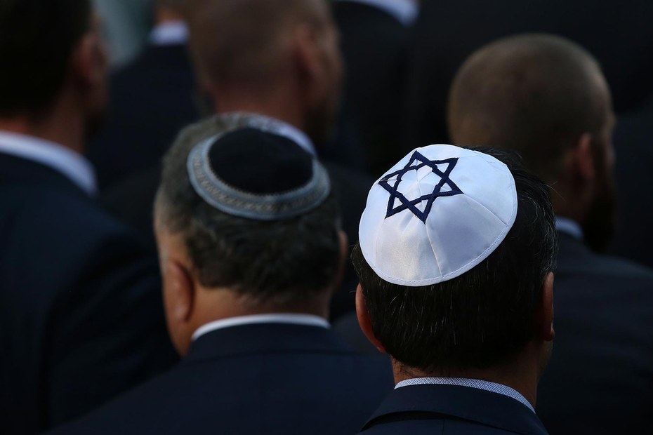 Jüd:innen einer deutschen Gemeinde feiern Jom Kippur