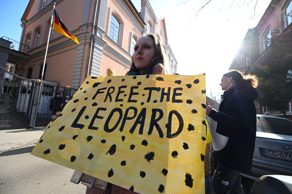 Demonstranten in Berlin fordern deutsche Leopard-Panzer für die Ukraine