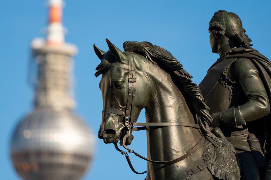 Protzig und kühn: Friedrich der Große grüßt vom Pferd