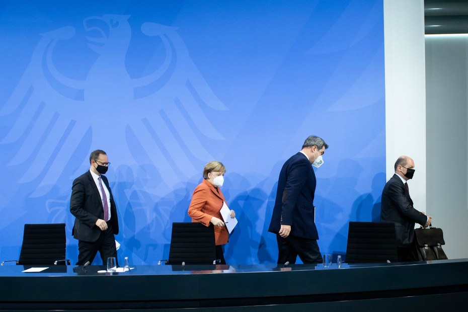 Michael Müller, Angela Merkel,  Markus Söder und Olaf Scholz wissen es plötzlich wieder ganz genau